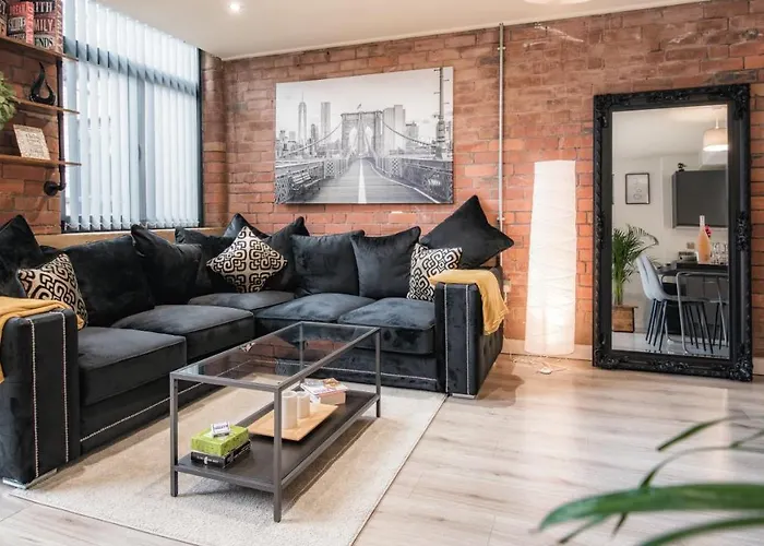 Stunning 2 Bed With Outside Balcony, Super King Beds And 75\'\' Tv!