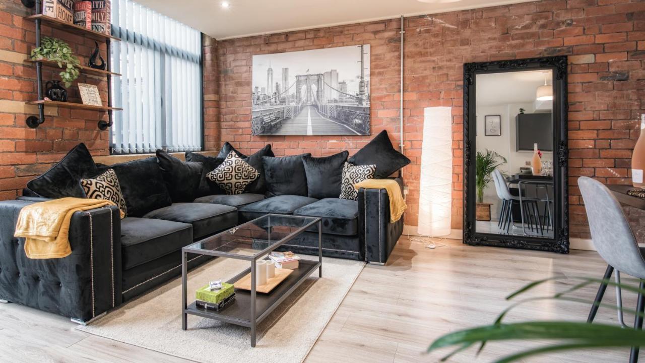 Stunning 2 Bed With Outside Balcony, Super King Beds And 75'' Tv! Bradford (West Yorkshire)